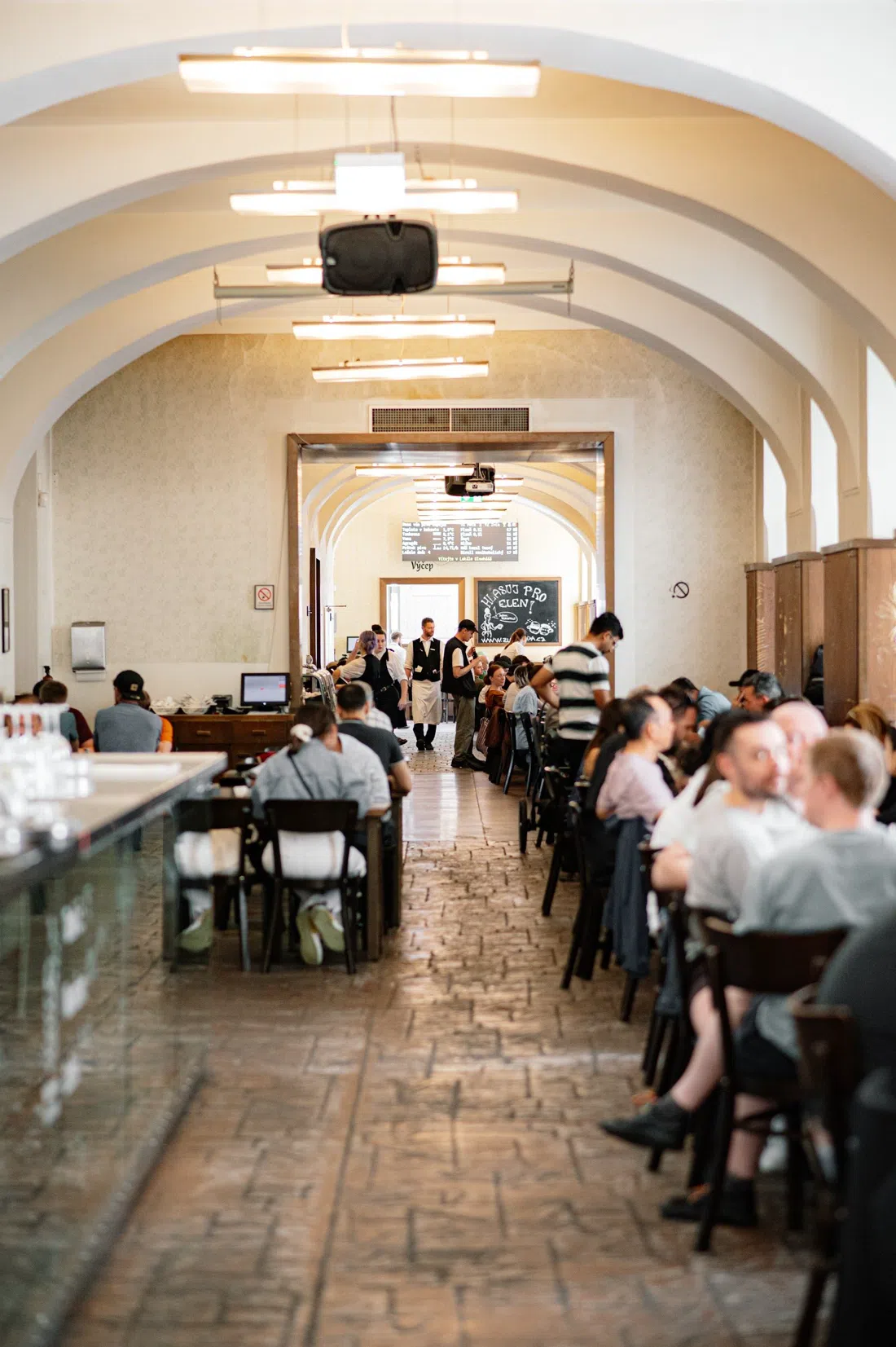 Lokál Dlouhááá, Prague