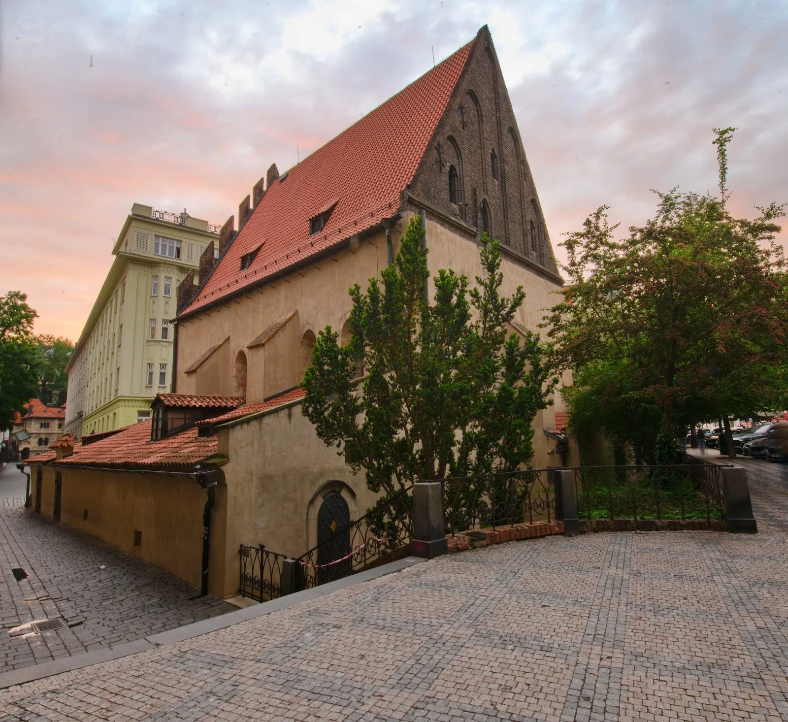 Old-New Synagogue (Staronová synagoga), Prague